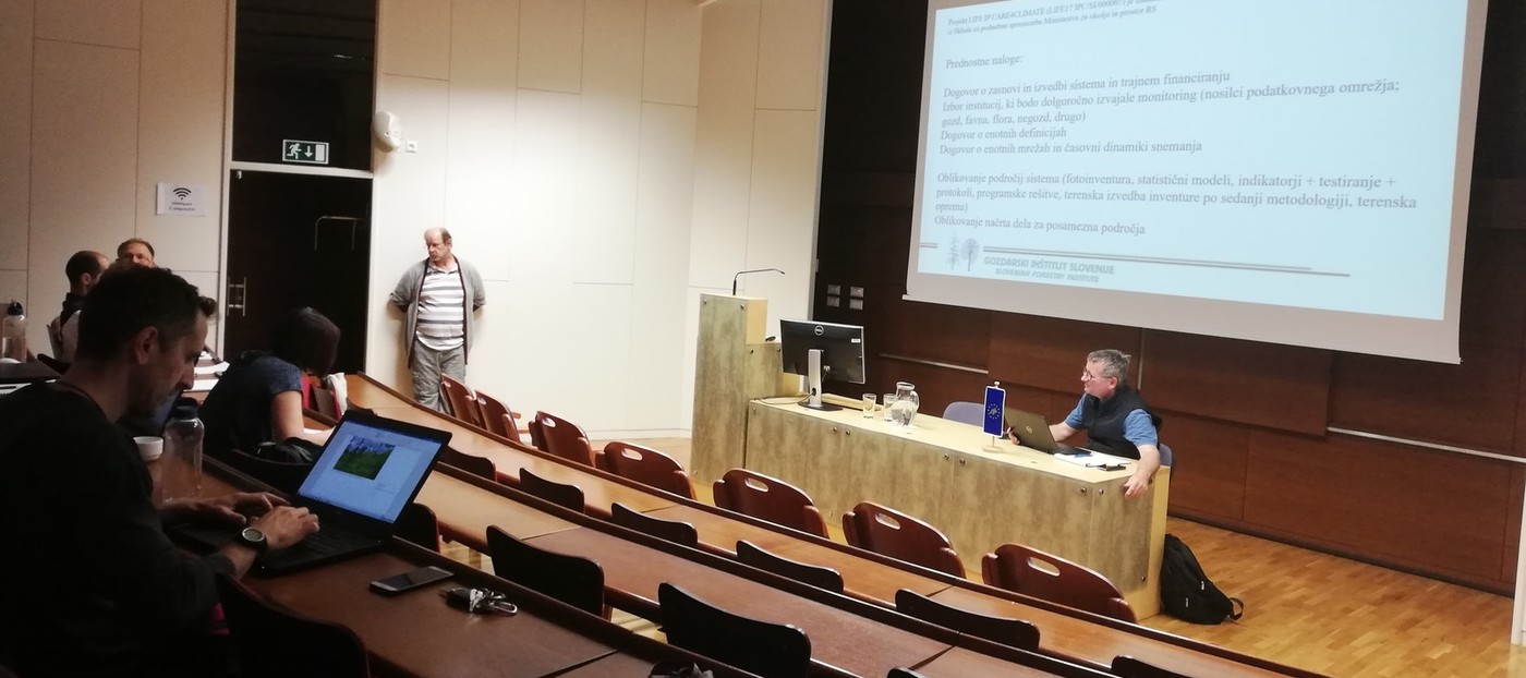 Slika 2: dr. Marko Kovač med predstavitvijo
