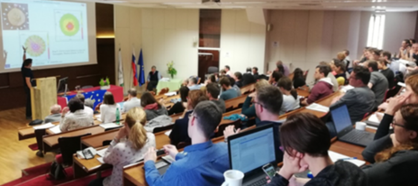 Slika 2: Luka Krajnc predava o zaznavnaju notranjih strukturnih anomalij v stoječih drevesih s pomočjo ultrazvoka
